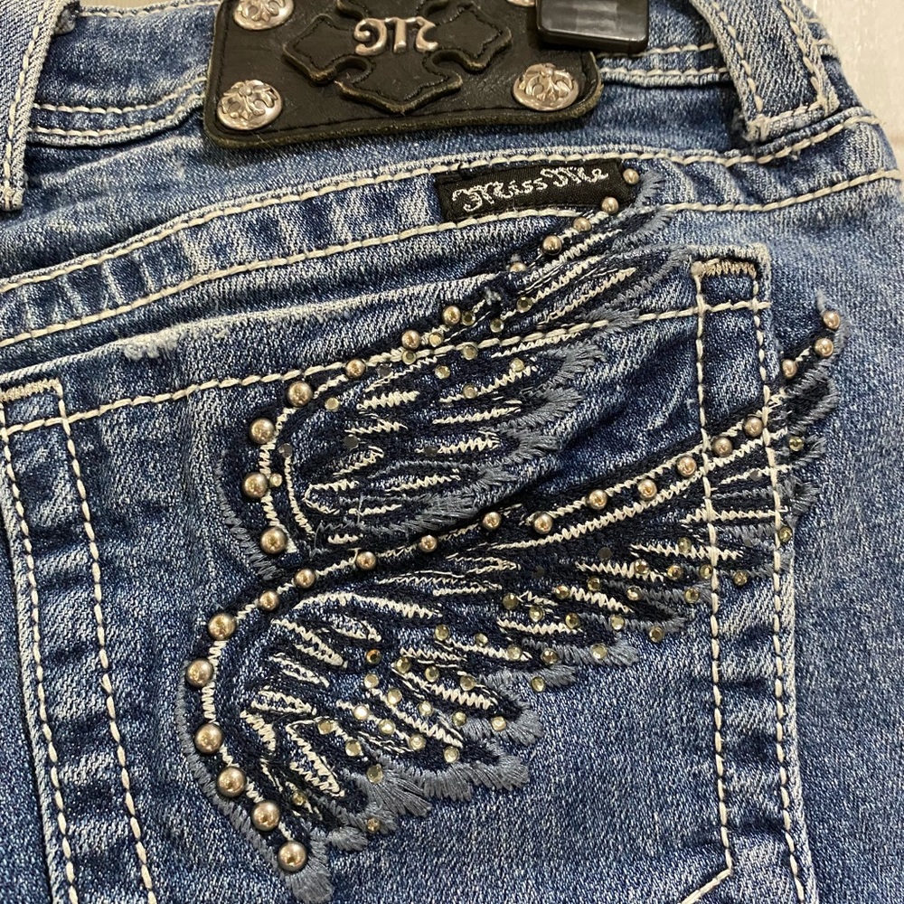 Excellent Condition Miss Me Jeans - Size 29 Capri Distressed Jeans